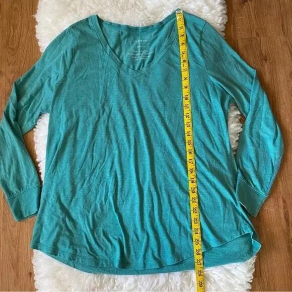 💖SALE💖 TORRID GREEN CLASSIC FIT V-NECK LONG SLEEVE TOP BASIC CASUAL NORMCORE - Picture 6 of 6